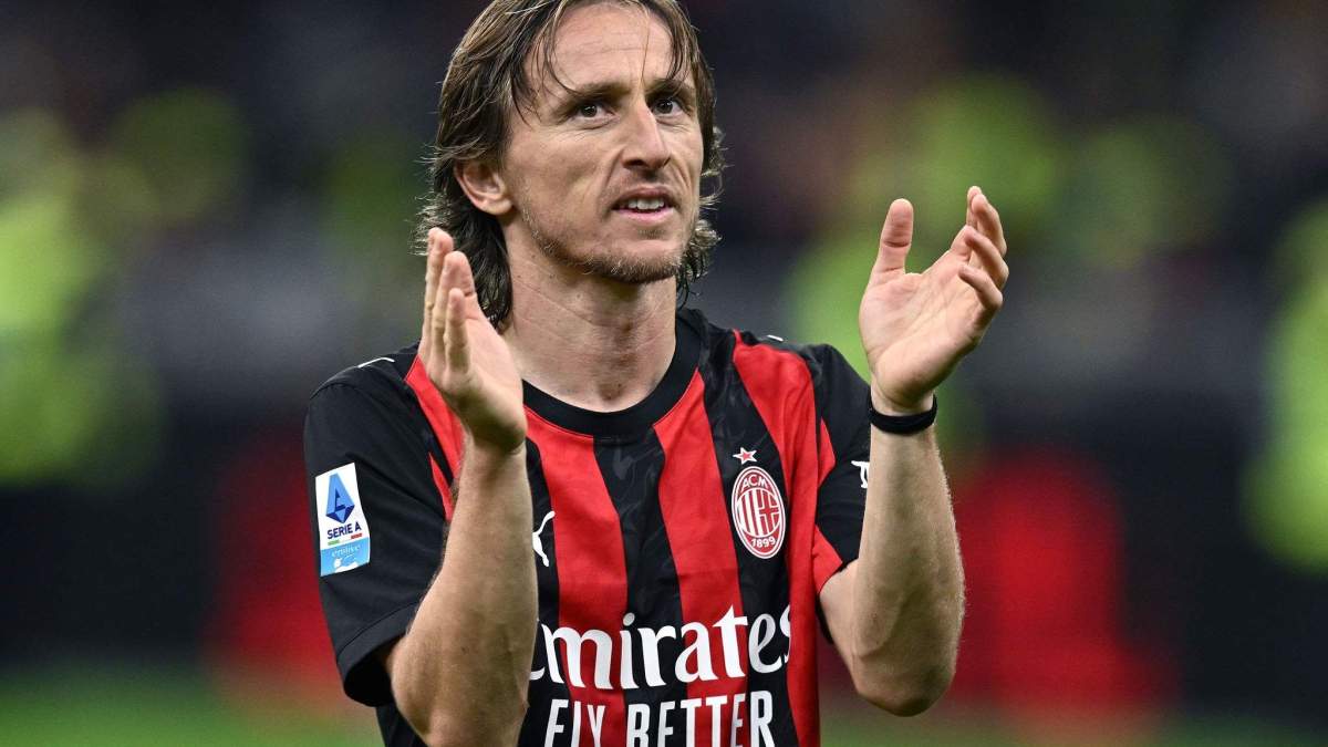 Luka Modric jugando un partido con el Milan. Luka Modric jugando un partido con el Milan.