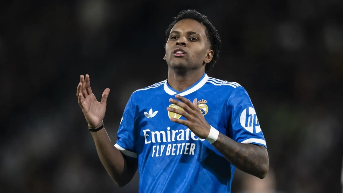 Rodrygo Goes jugando un partido con el Real Madrid.