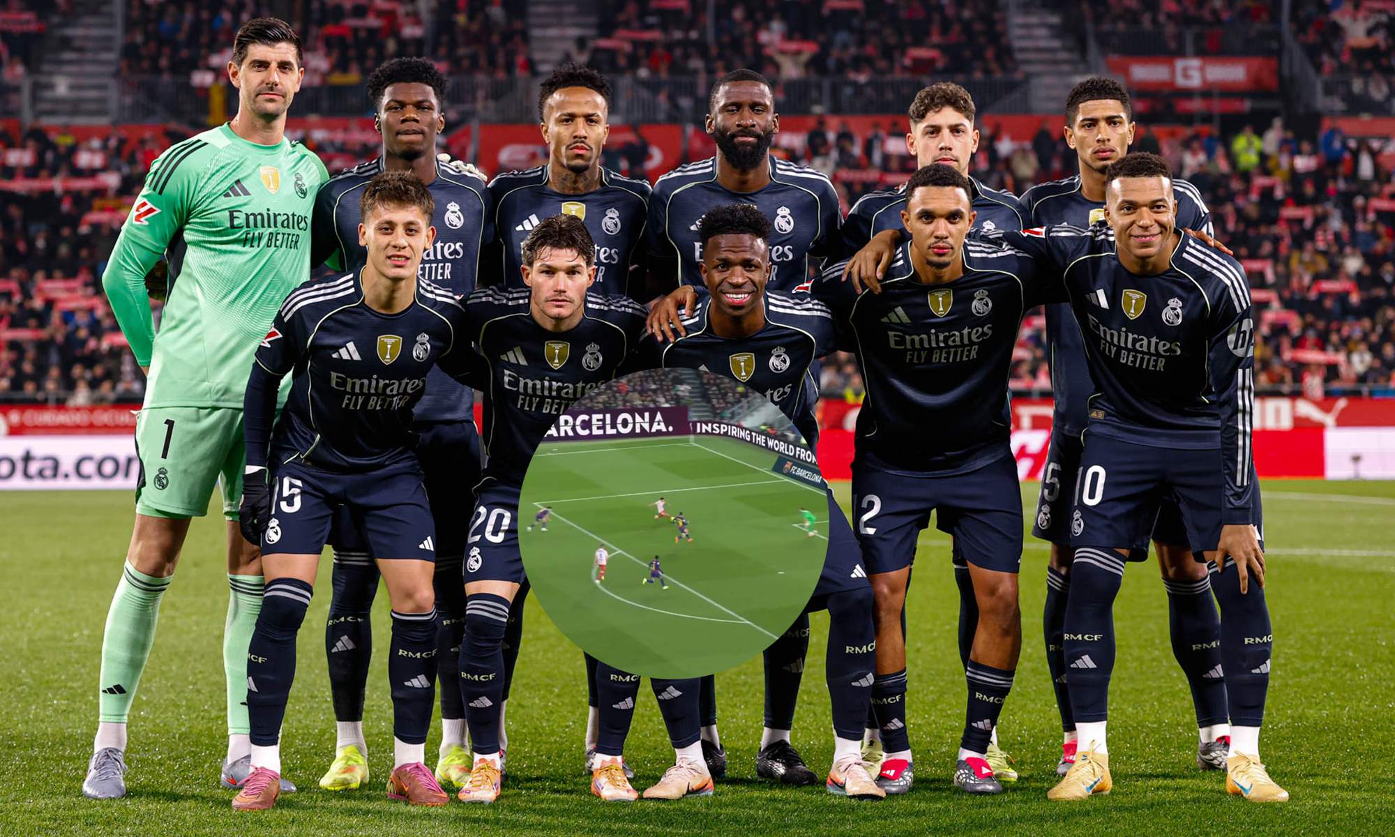 Jugadores del Real Madrid y una foto del Barcelona - Atlético.