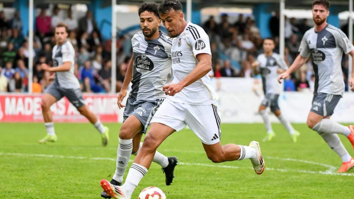 Rachad Fettal jugando un partido con el Real Madrid Castilla.