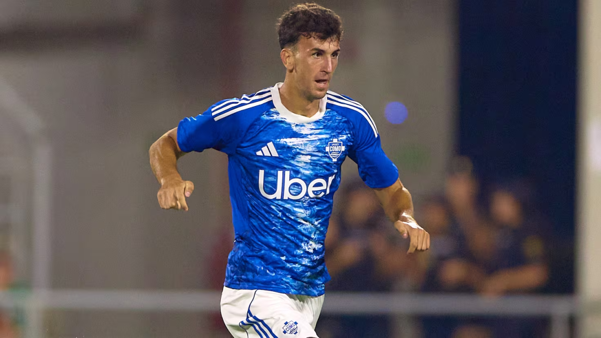 Jacobo Ramón jugando un partido con el Como. Jacobo Ramón jugando un partido con el Como.