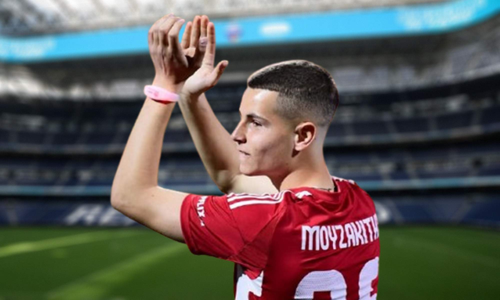 Mouzakitis con la camiseta del Olympiacos y el Santiago Bernabéu.