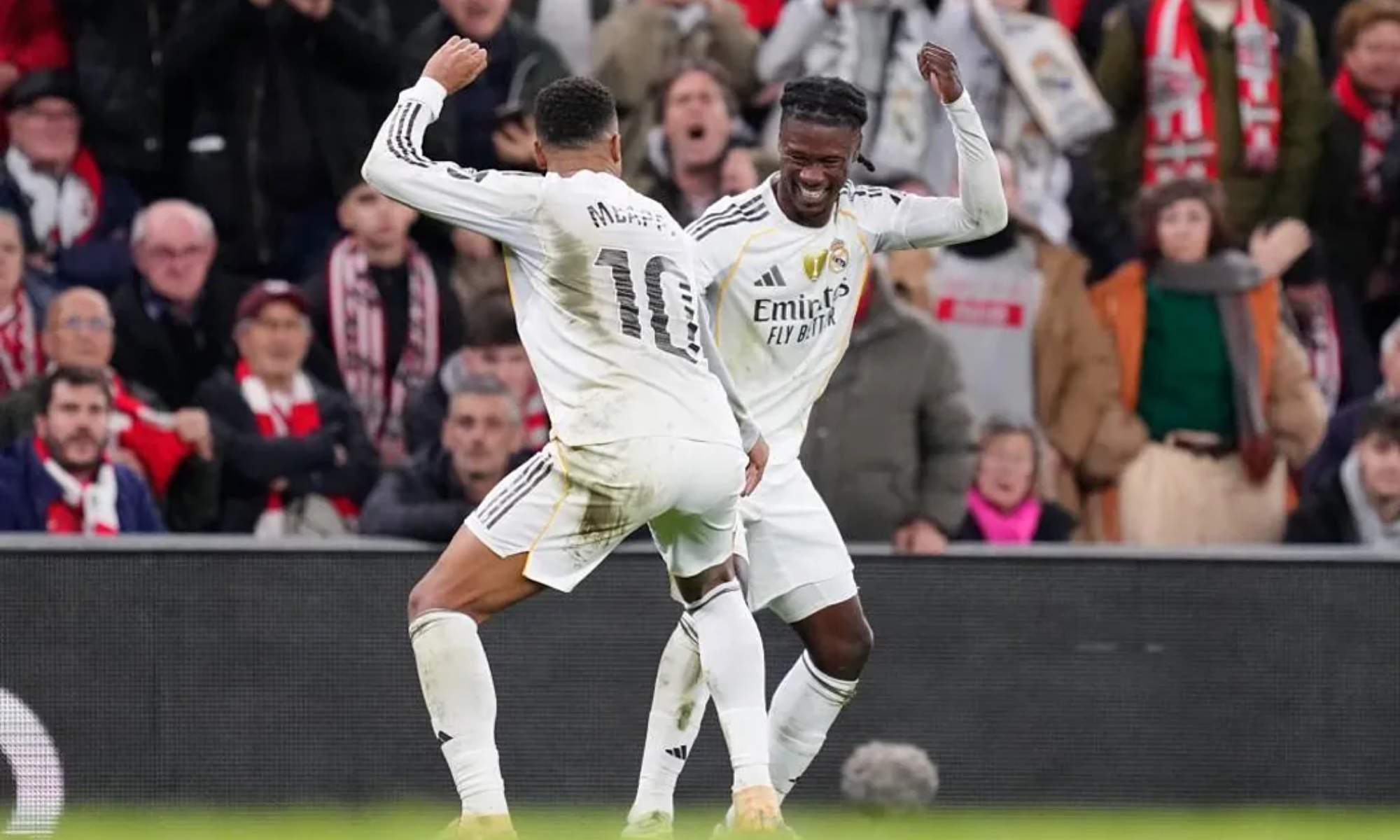 Kylian Mbappé y Eduardo Camavinga, celebrando el segundo gol del Real Madrid contra el Athletic.