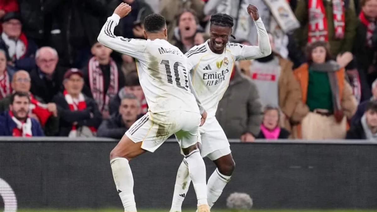 Kylian Mbappé y Eduardo Camavinga, celebrando el segundo gol del Real Madrid contra el Athletic.