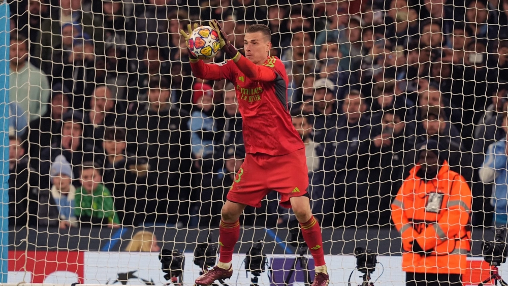 Lunin parando el penalti a Bruno Fernández