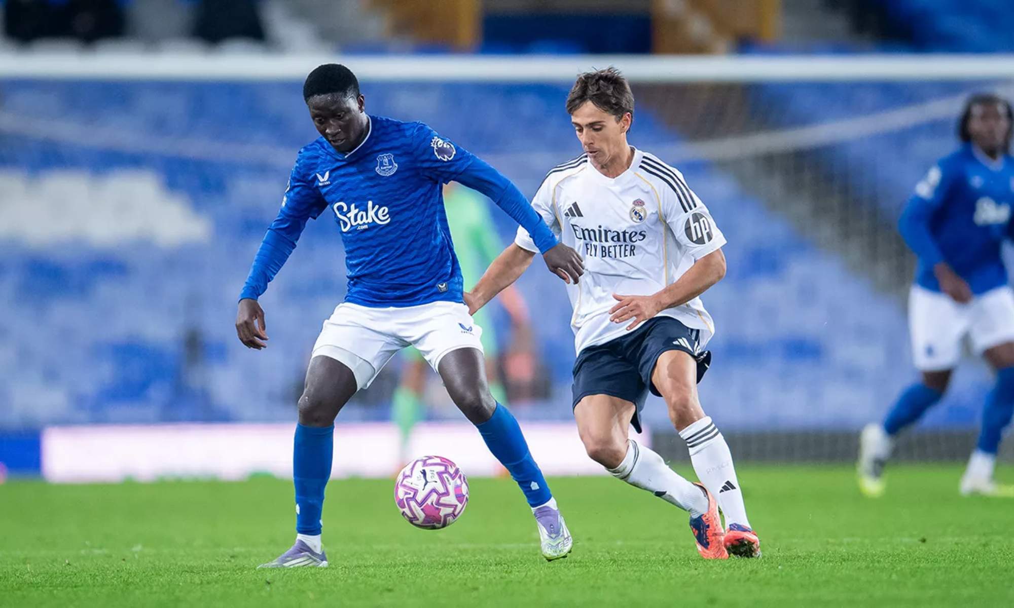 El Castilla ha ganado al Everton y se ha hecho con el liderato en solitario de la Premier League International Cup.