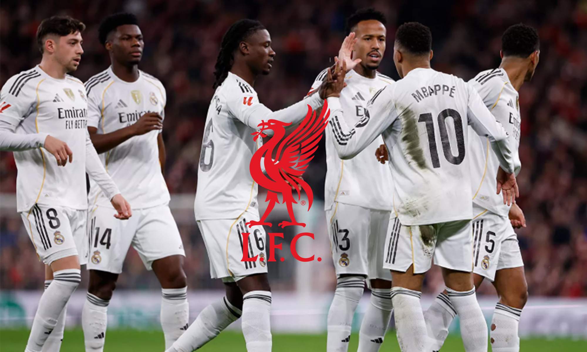 Jugadores del Real Madrid celebrando un gol y el escudo del Liverpool. 