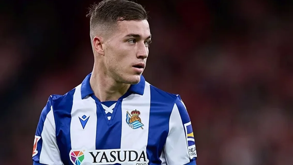 Luka Sucic jugando un partido con la Real Sociedad. Luka Sucic jugando un partido con la Real Sociedad.