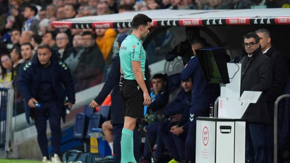 Alejandro Quintero González anuló un gol de Kylian Mbappé durante el partido del año pasado contra Las Palmas en el Santiago Bernabéu. Alejandro Quintero González anuló un gol de Kylian Mbappé durante el partido del año pasado contra Las Palmas en el Santiago Bernabéu.