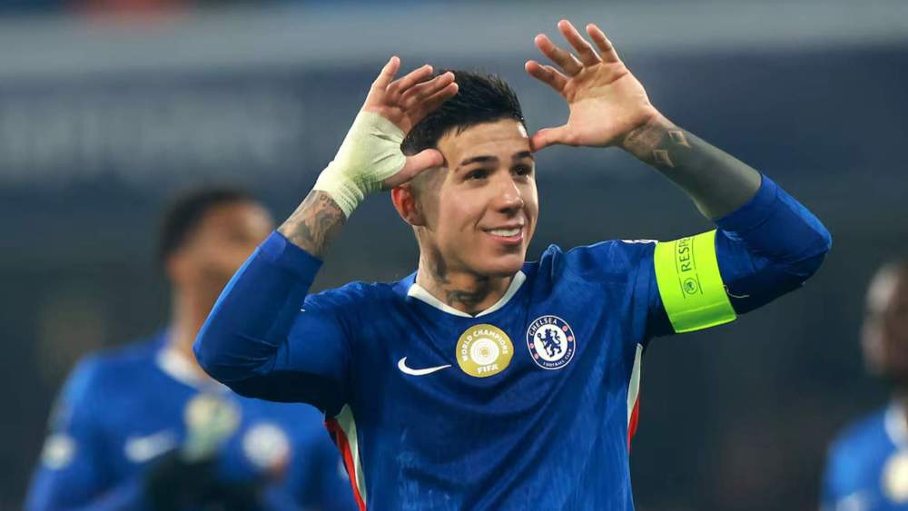 Enzo Fernández vuelve a estar relacionado del Real Madrid, que busca un mediocentro para 2026.