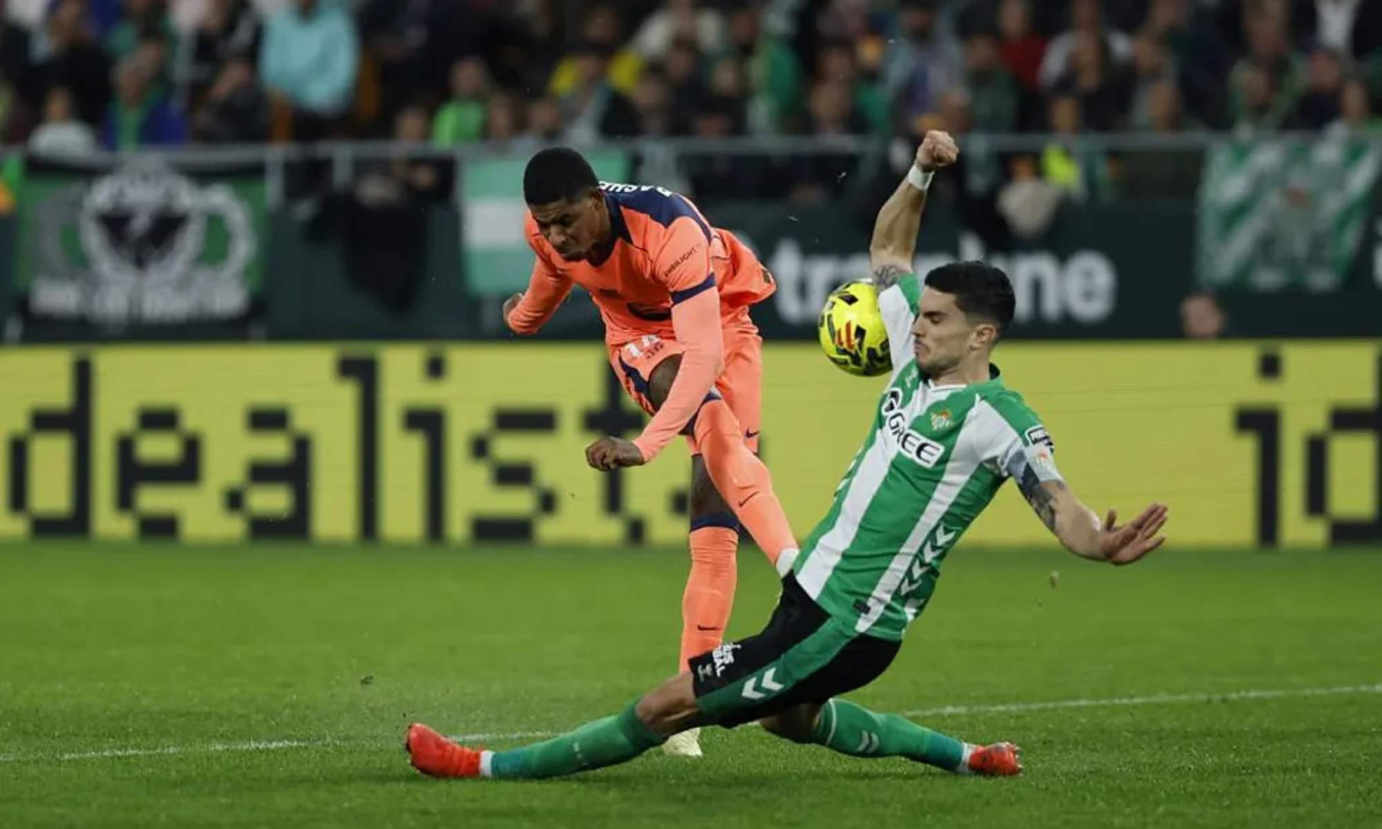 Francisco José Hernández Maeso ha señalado un penalti inexistente en el encuentro entre el Betis y el Barça.