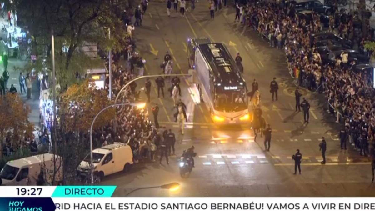 Llegada del autobús del Real Madrid al Bernabéu Llegada del autobús del Real Madrid al Bernabéu