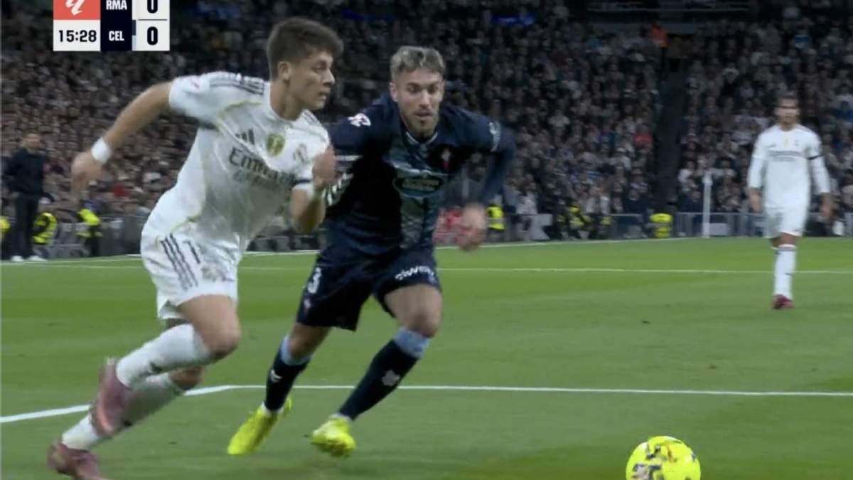 Arda Güler yéndose de Mingueza