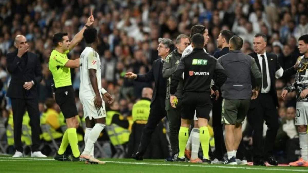 Quintero González la lío en el Bernabéu: expulsó hasta a tres jugadores del Real Madrid Quintero González la lío en el Bernabéu: expulsó hasta a tres jugadores del Real Madrid