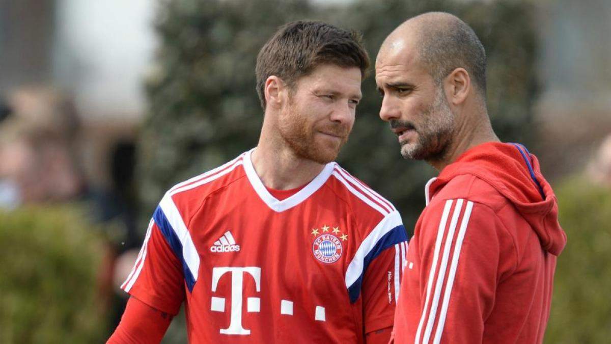 Guardiola y Xabi Alonso durante un entrenamiento con el Bayern de Múnich, club en el que coincidieron Guardiola y Xabi Alonso durante un entrenamiento con el Bayern de Múnich, club en el que coincidieron
