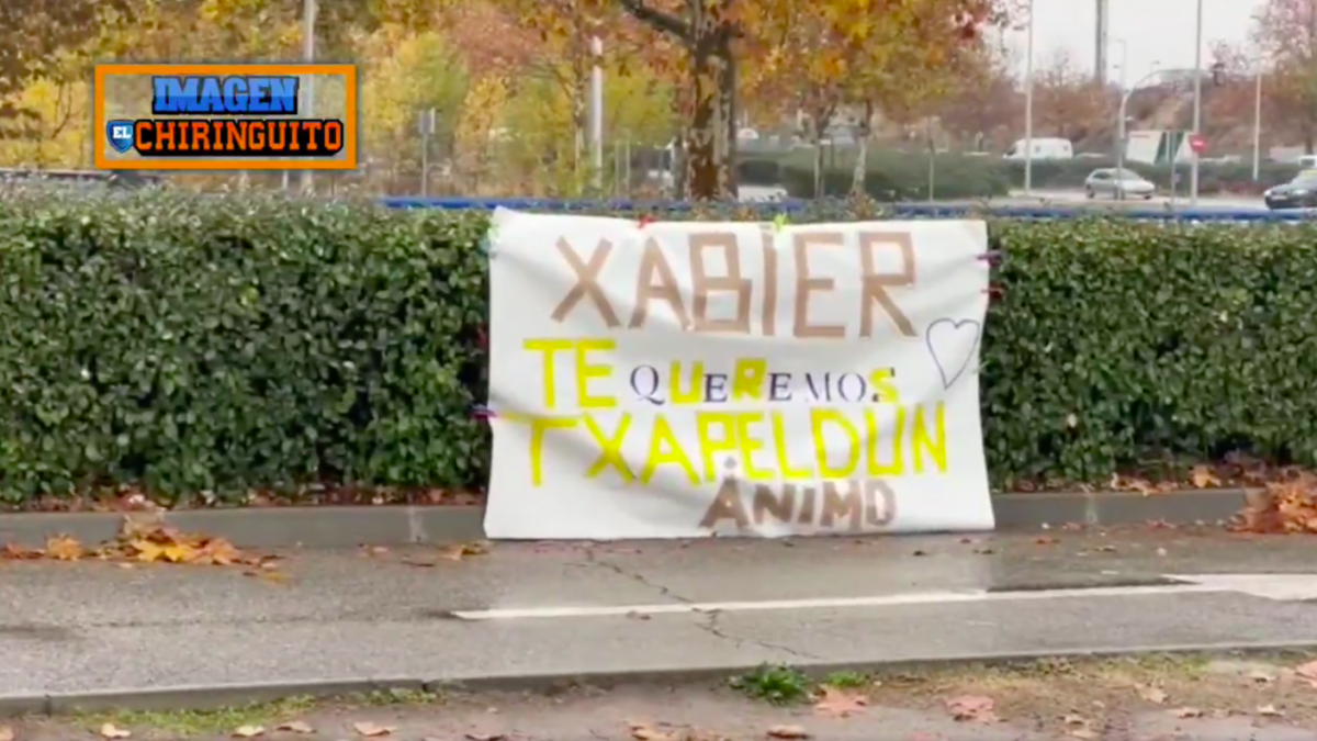 Pancarta dirigida a Xabi Alonso Pancarta dirigida a Xabi Alonso