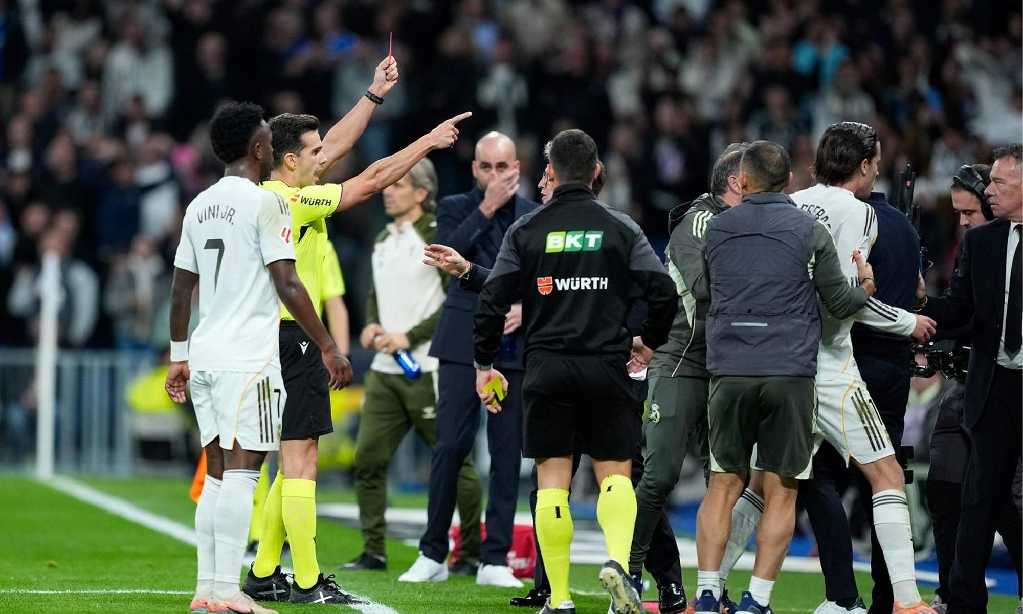 Jugadores del Real Madrid protestando contra el Celta de Vigo.