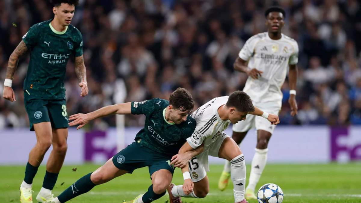 Arda Güler en un lance del juego durante el partido contra el Manchester City