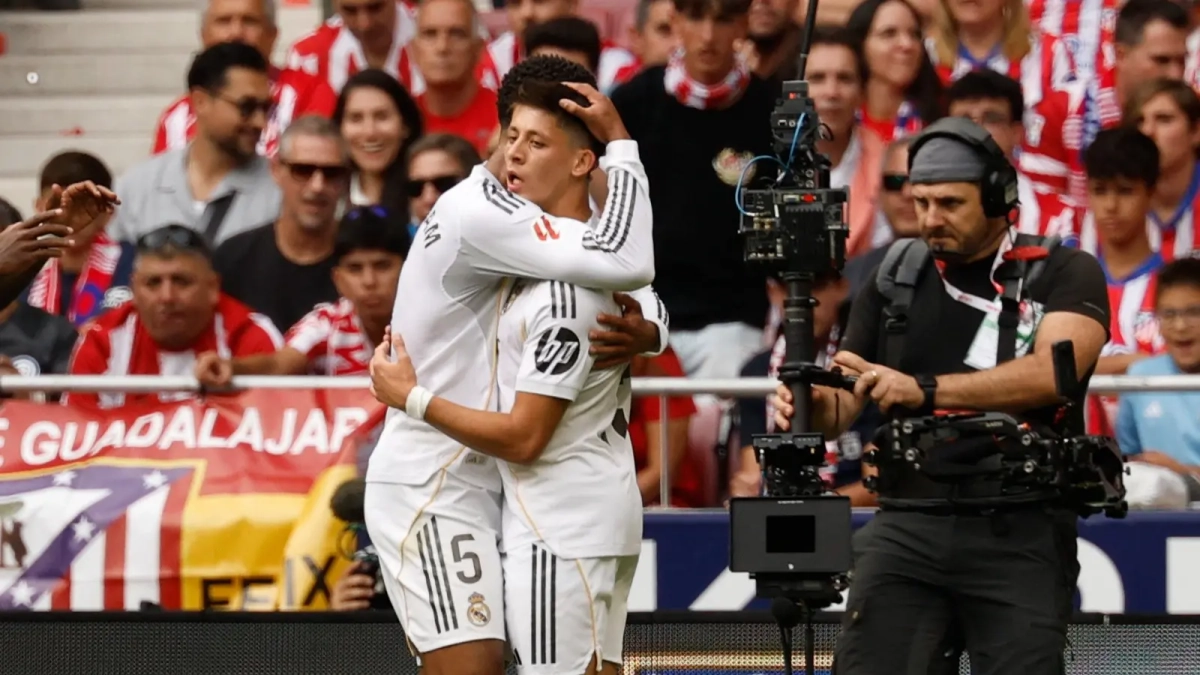 Bellingham celebrando junto a Güler un gol en la presente temporada