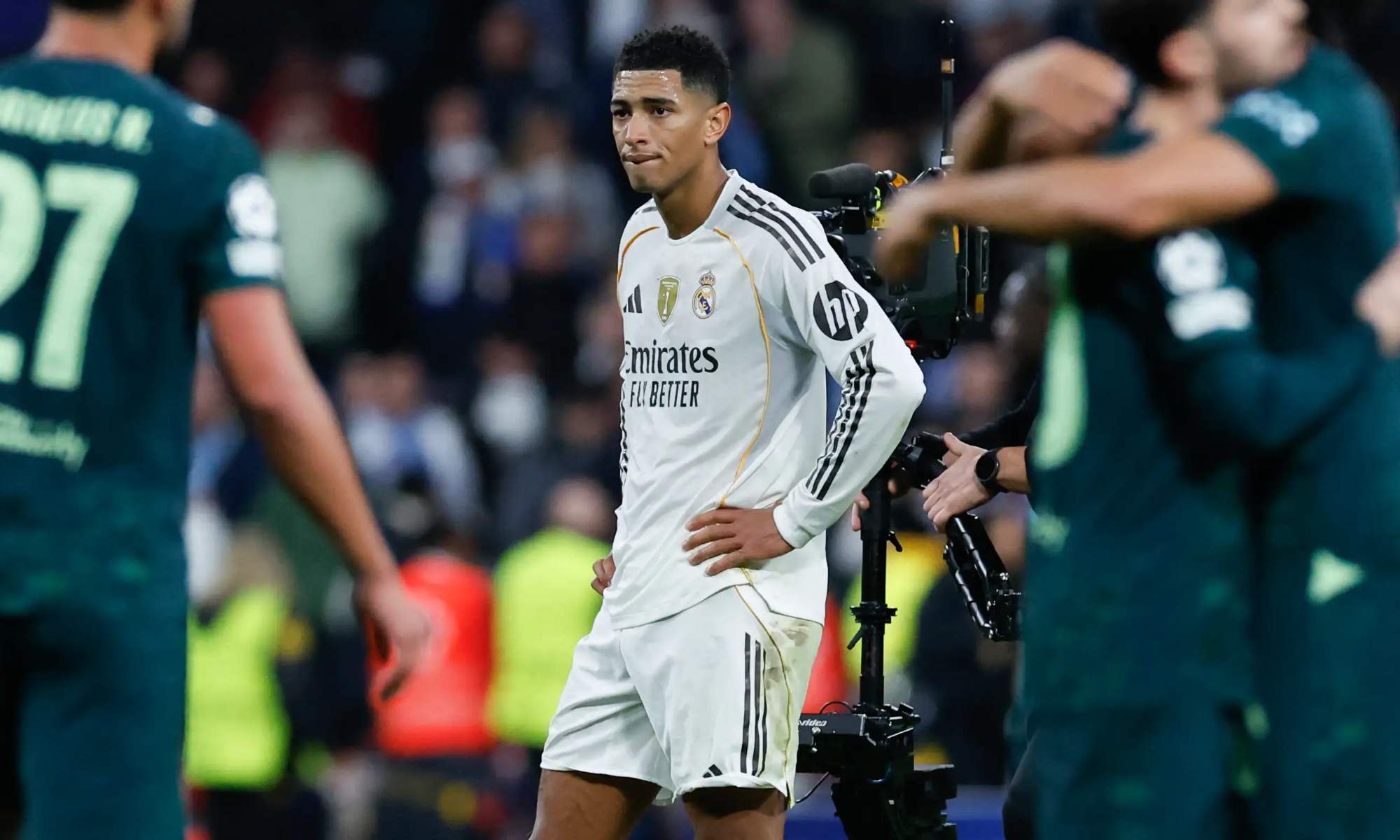 Jude Bellingham, con rostro serio, después de la derrota de este miércoles ante el Manchester City en el Santiago Bernabéu.