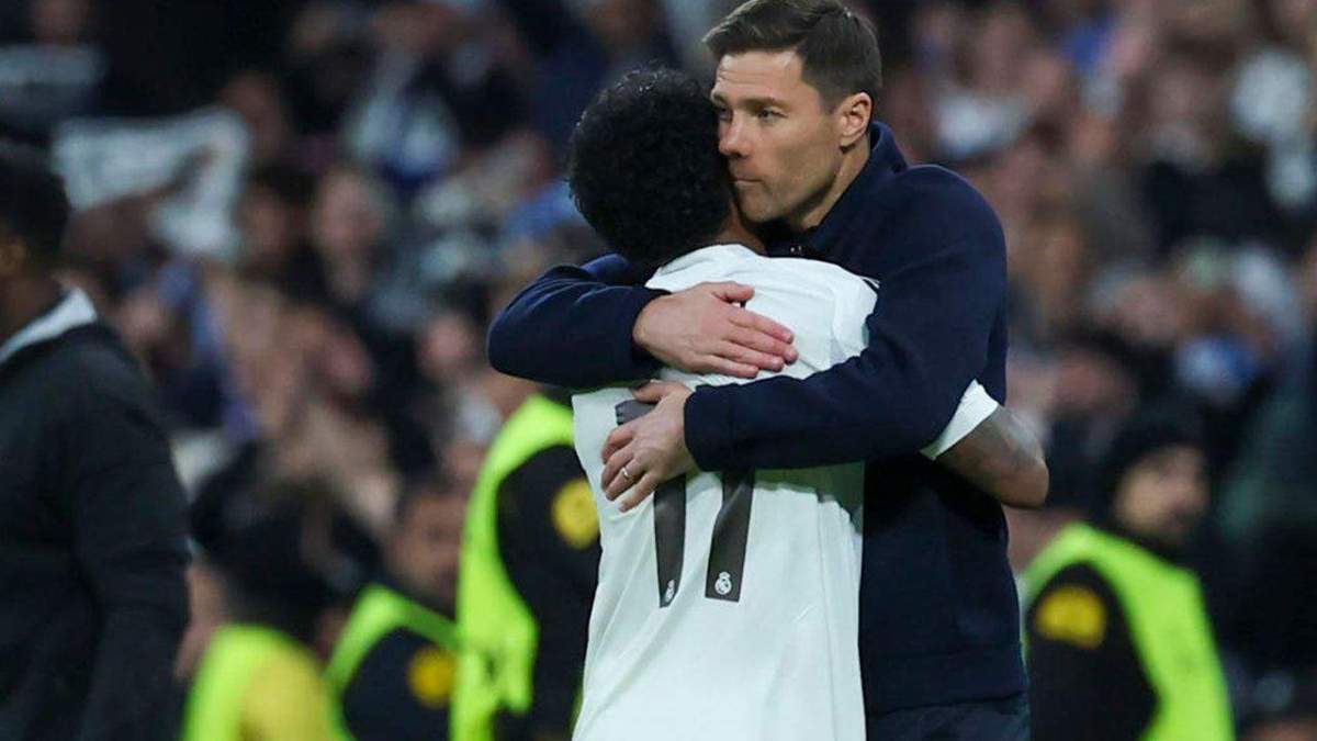 El abrazo entre Rodrygo y Xabi Alonso tras el gol