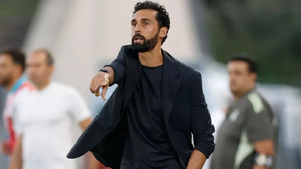 Álvaro Arbeloa dando indicaciones durante un partido del Castilla Álvaro Arbeloa dando indicaciones durante un partido del Castilla