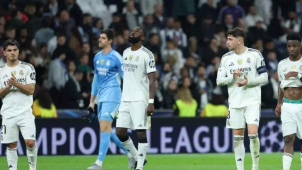 Jugadores del Real Madrid lamentándose tras perder contra el Manchester City Jugadores del Real Madrid lamentándose tras perder contra el Manchester City