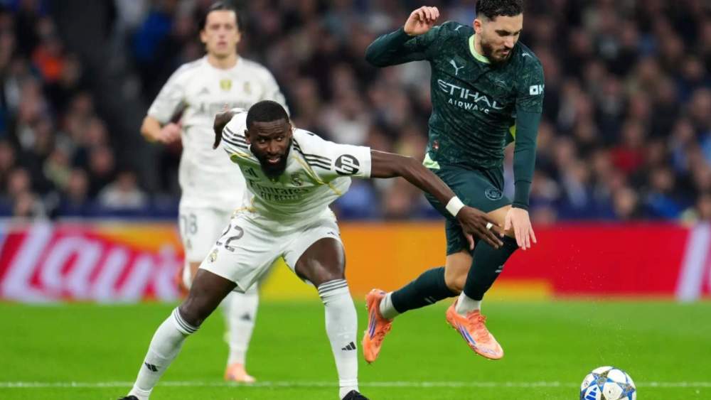 Antonio Rüdiger jugó contra el Manchester City, pero está casi descartado para hacerlo con el Alavés por unas molestias en su pierna izquierda. Antonio Rüdiger jugó contra el Manchester City, pero está casi descartado para hacerlo con el Alavés por unas molestias en su pierna izquierda.