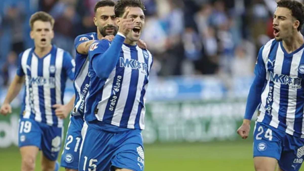 Jugadores del Alavés celebrando el gol de la victoria frente a la Real Sociedad Jugadores del Alavés celebrando el gol de la victoria frente a la Real Sociedad