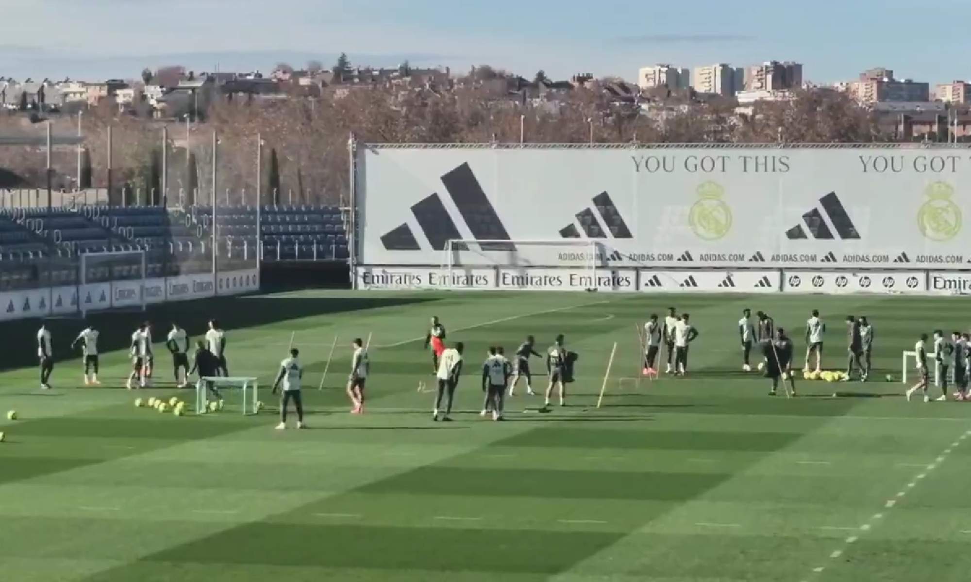 Mbappé se entrena con el equipo a falta de un día para el partido contra el Alavés