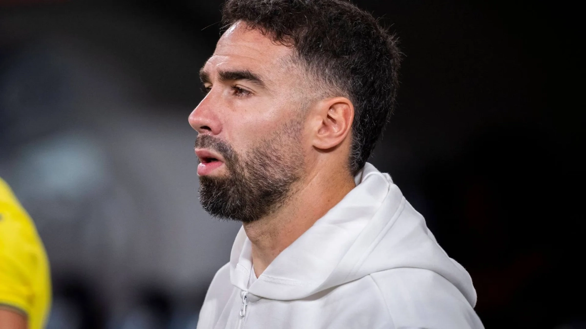 Dani Carvajal antes de empezar un partido con el Real Madrid.