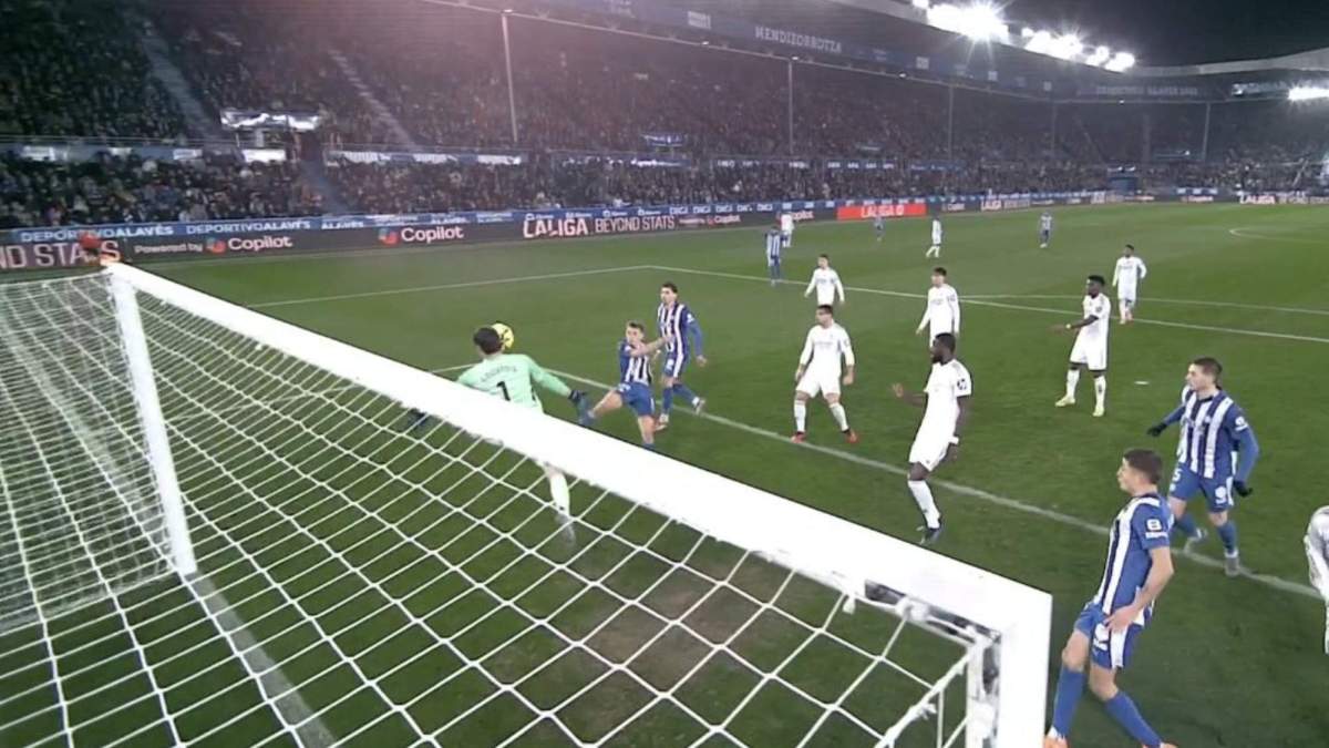 La parada de Courtois al Alavés La parada de Courtois al Alavés