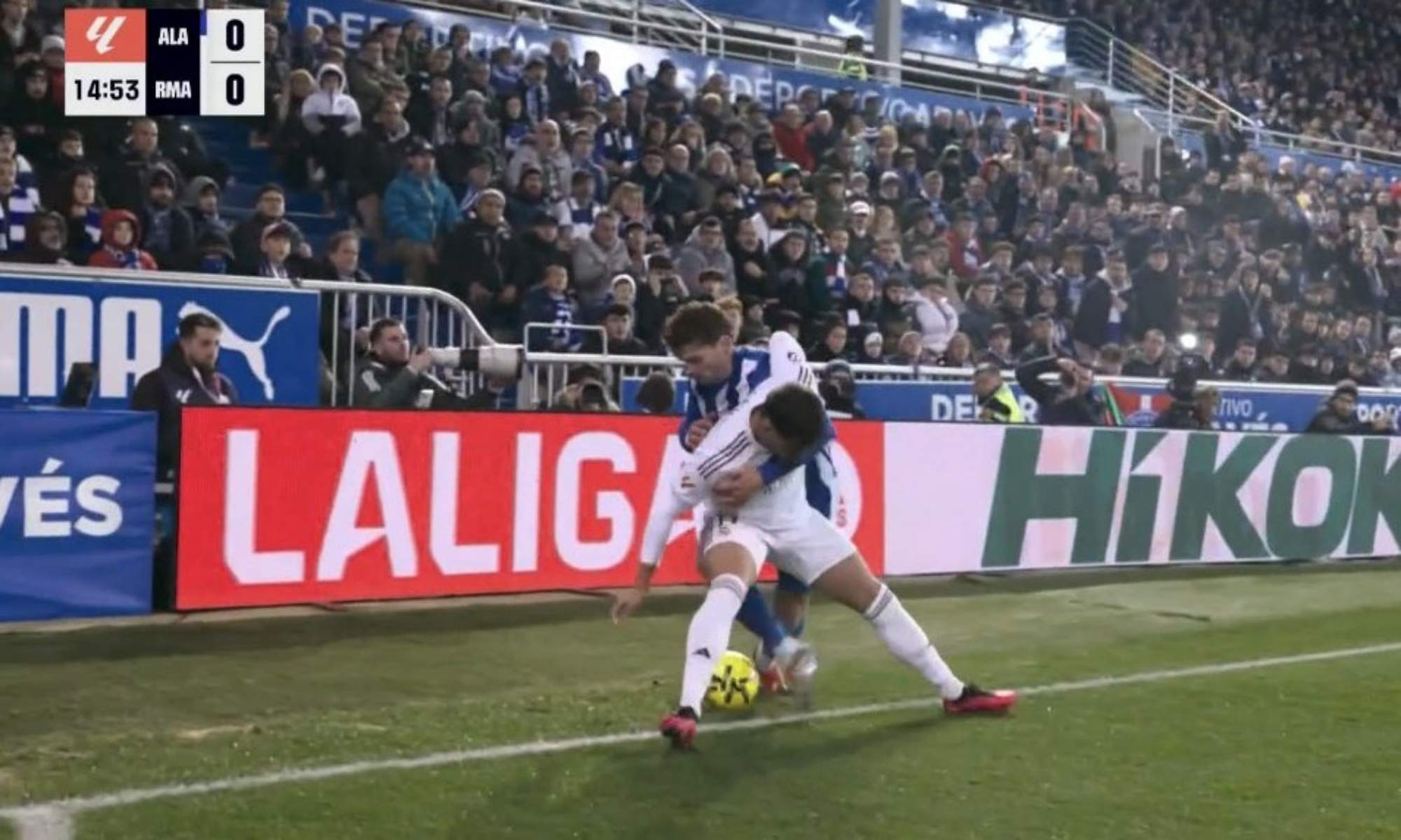 Por qué ha pitado la afición del Alavés a Asencio todo el partido