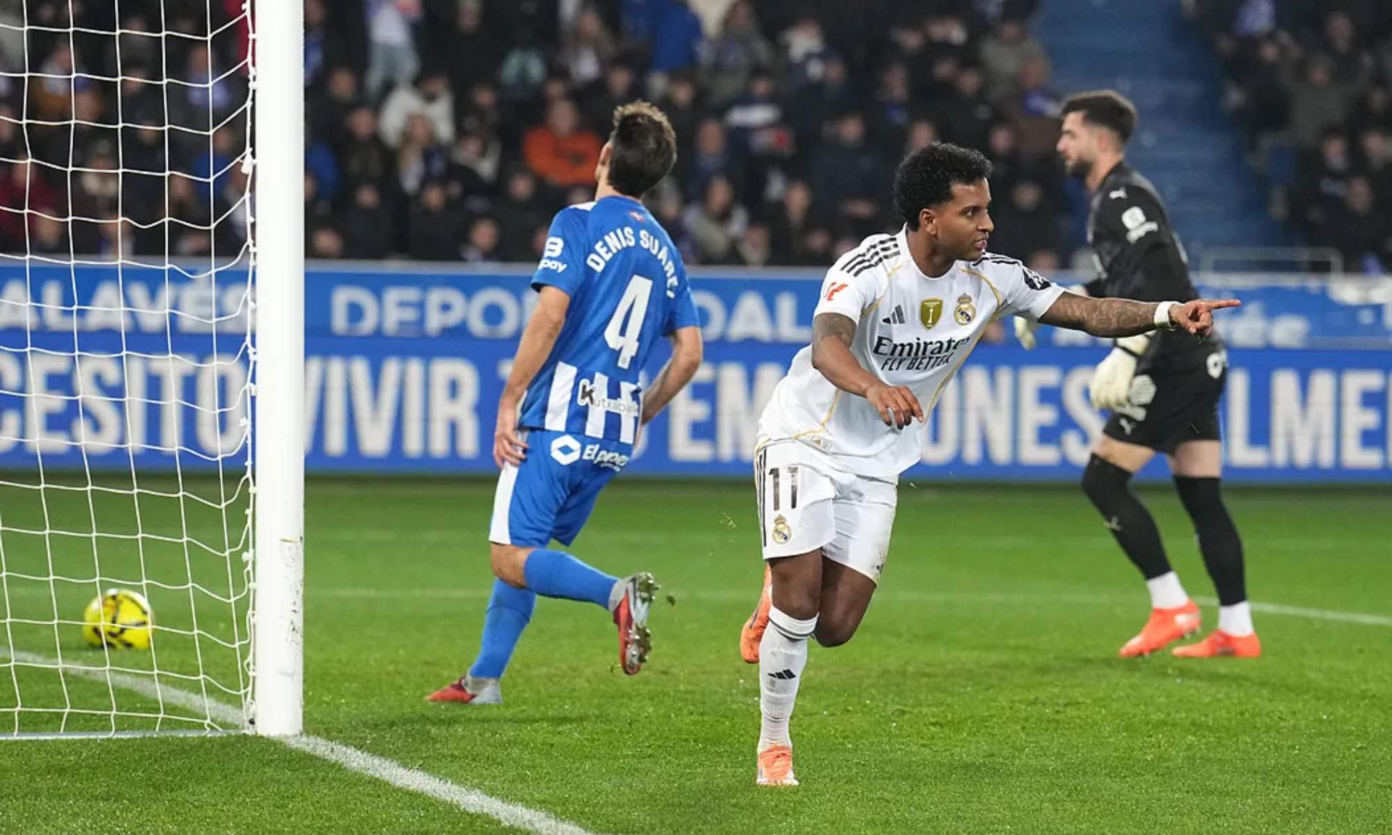 Rodrygo Goes, festejando el segundo gol del Real Madrid ante el Alavés.