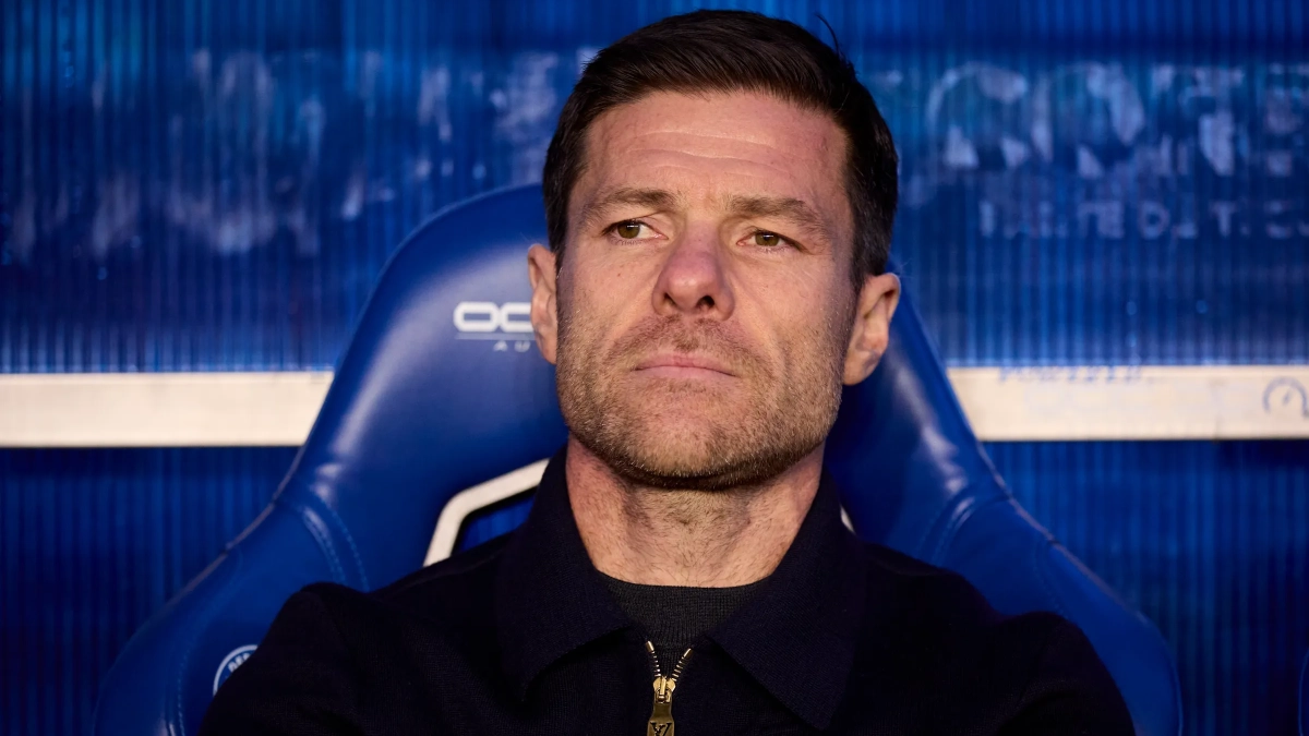 Xabi Alonso en el banquillo de Mendizorroza Xabi Alonso en el banquillo de Mendizorroza