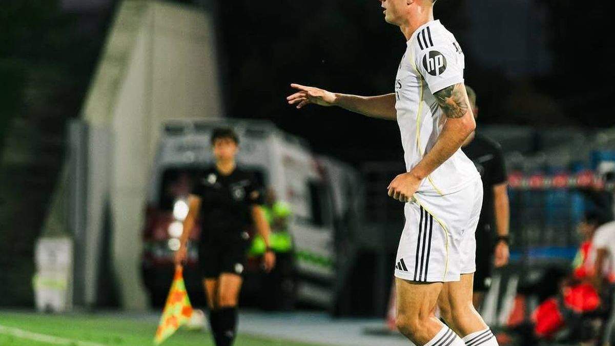 Víctor Valdepeñas jugando un partido con el Real Madrid. Víctor Valdepeñas jugando un partido con el Real Madrid.