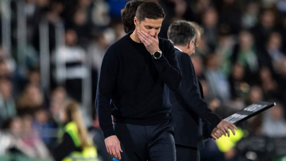 Xabi Alonso preocupado en un partido del Real Madrid. Xabi Alonso preocupado en un partido del Real Madrid.