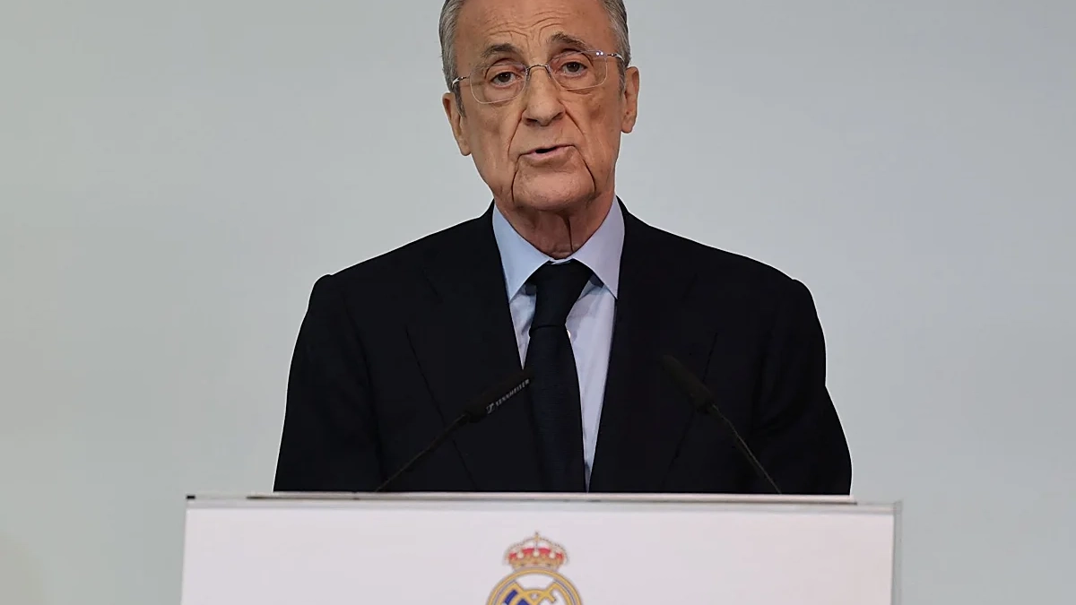 Florentino Pérez hablando en el cóctel de Navidad. Florentino Pérez hablando en el cóctel de Navidad.