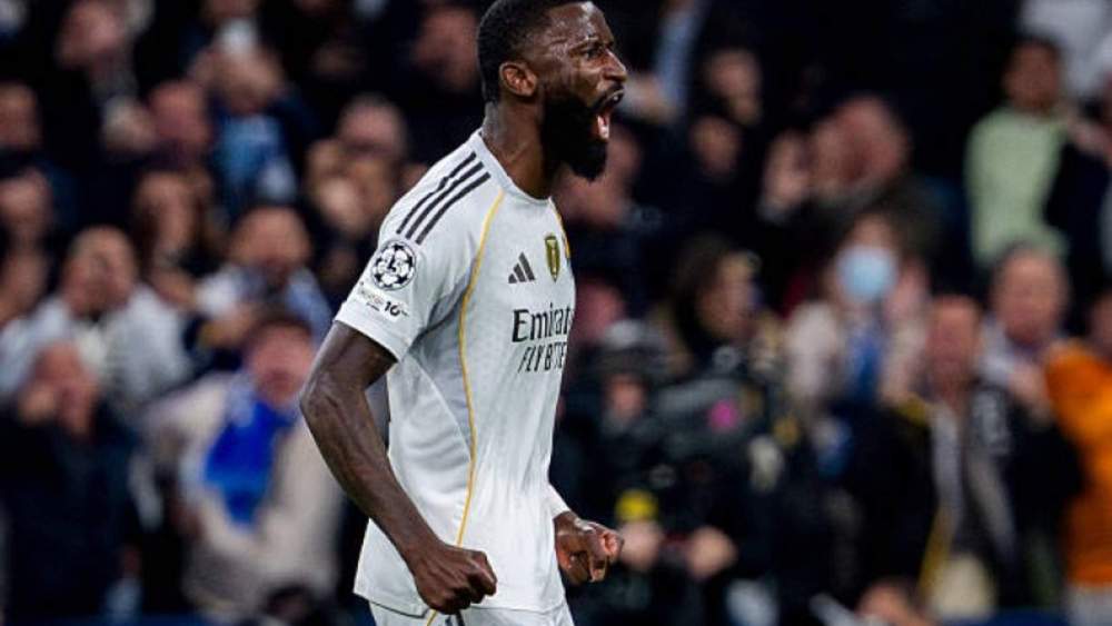 Antonio Rüdiger podría ser baja de última hora en el Real Madrid tras no haber entrenado este martes con el grupo, aquejado de unos dolores en su pierna izquierda. Antonio Rüdiger podría ser baja de última hora en el Real Madrid tras no haber entrenado este martes con el grupo, aquejado de unos dolores en su pierna izquierda.