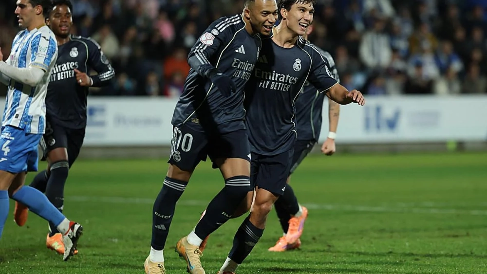 Kylian Mbappé celebrando su gol contra el Talavera con Gonzalo. Kylian Mbappé celebrando su gol contra el Talavera con Gonzalo.
