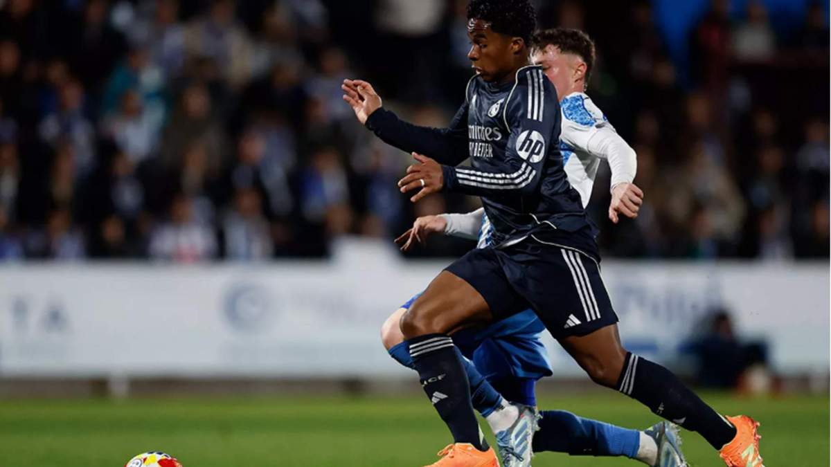 Endrick disputando un balón durante el Talavera - Real Madrid. Endrick disputando un balón durante el Talavera - Real Madrid.