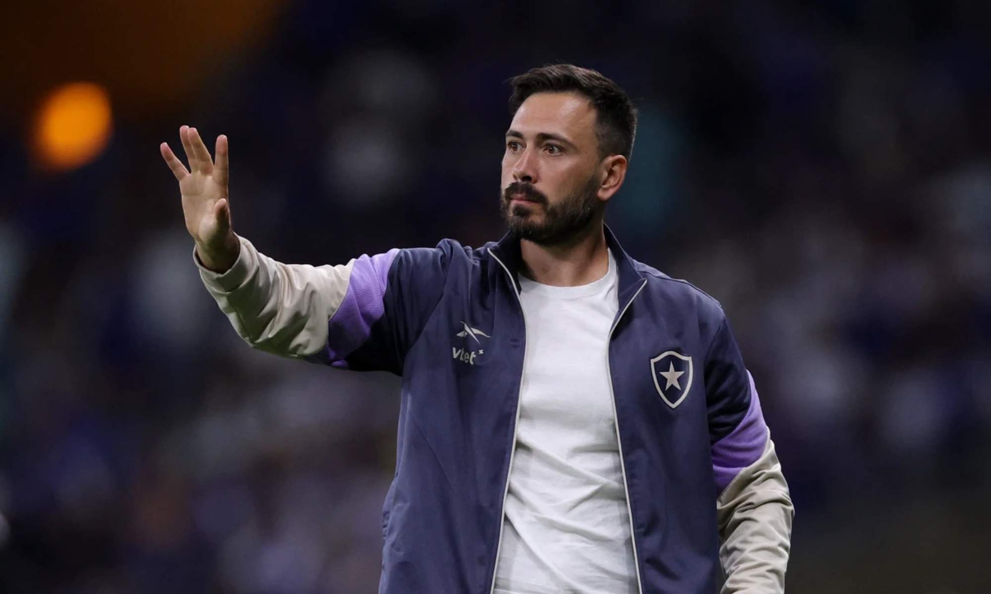 Davide Ancelotti, dirigiendo al Botafogo en un partido reciente.