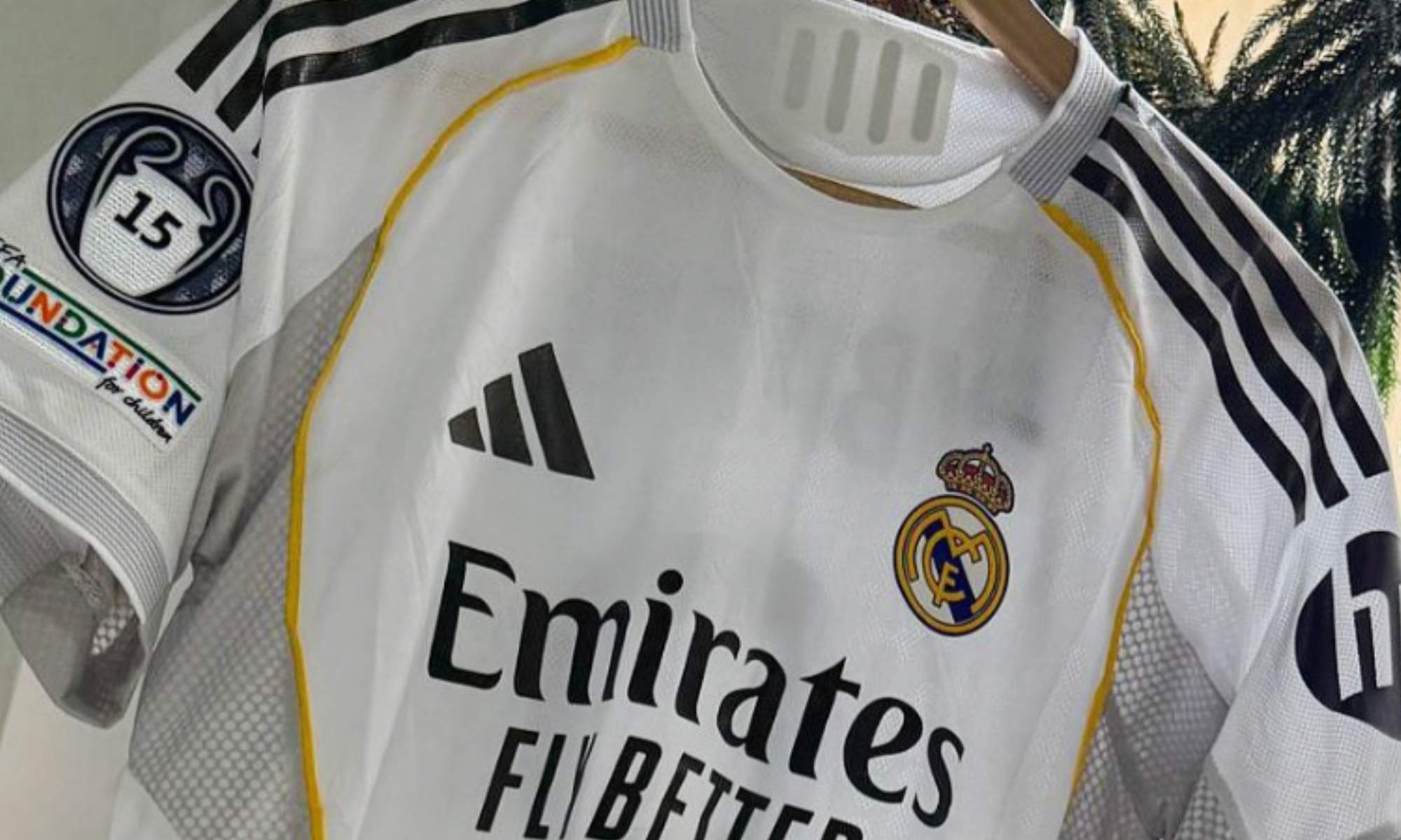 La camiseta del Real Madrid es la más vendida en el último año.