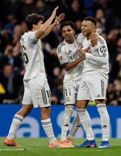 Jugadores del Real Madrid celebrando un gol. 