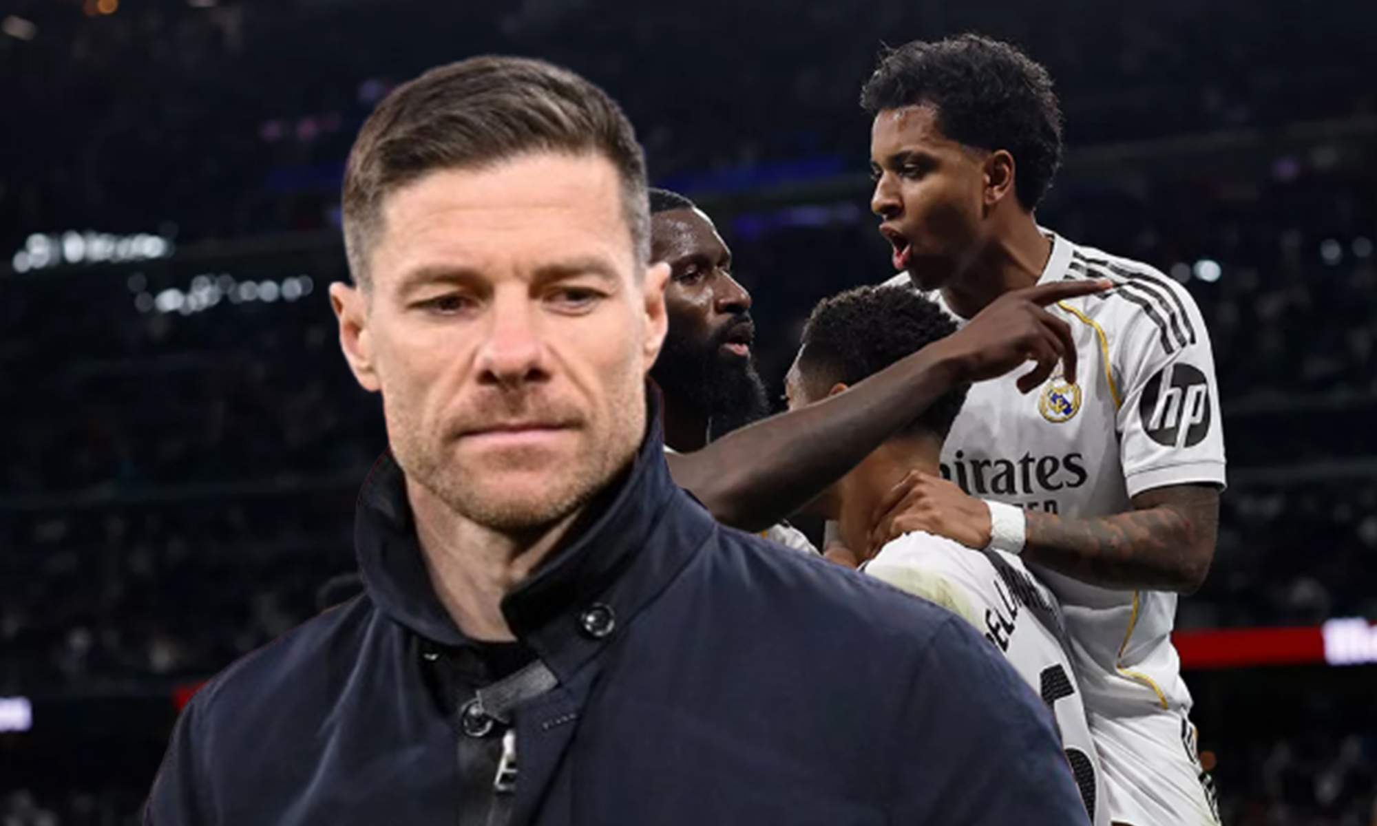 Xabi Alonso y jugadores del Real Madrid celebrando un gol. 