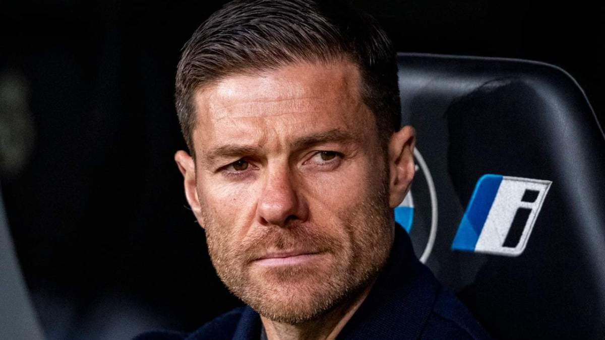 Xabi Alonso sentado en el banquillo del Real Madrid. Xabi Alonso sentado en el banquillo del Real Madrid.