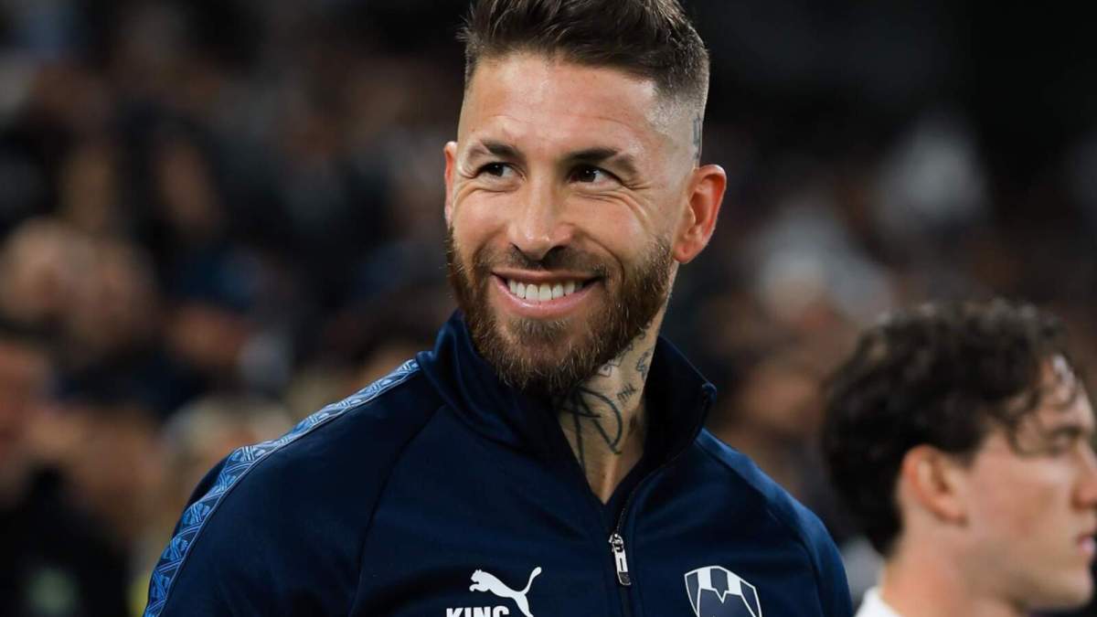 Sergio Ramos antes de jugar un partido con Rayados de Monterrey.