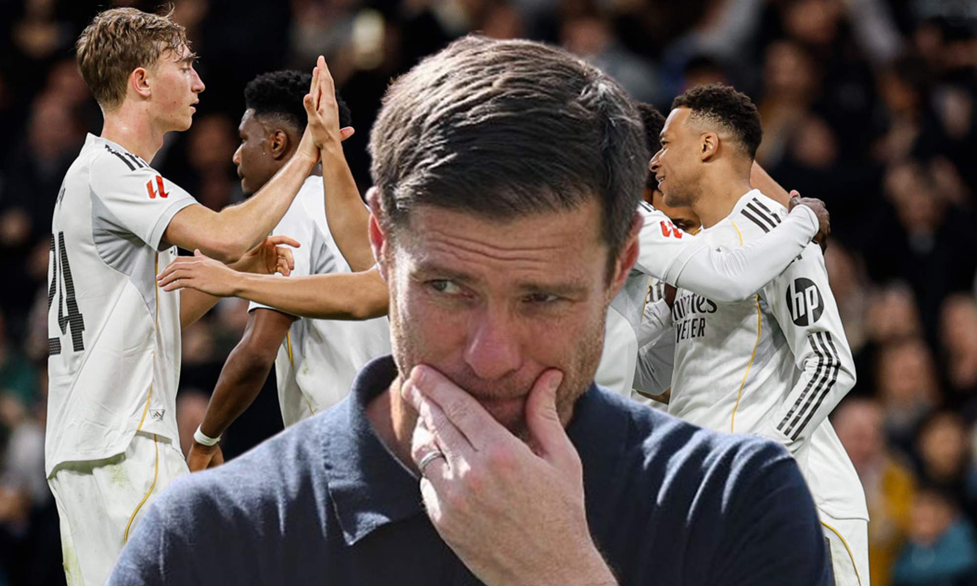 Xabi Alonso y jugadores del Real Madrid celebrando un gol.