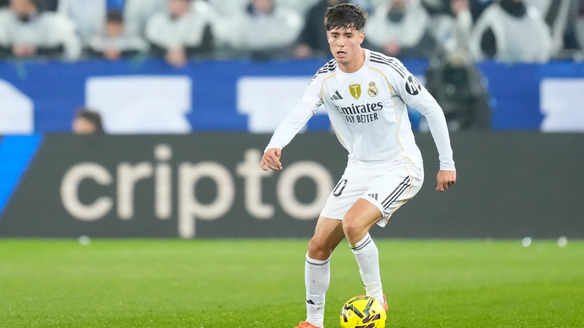 Víctor Valdepeñas jugando contra el Alavés en su debut.