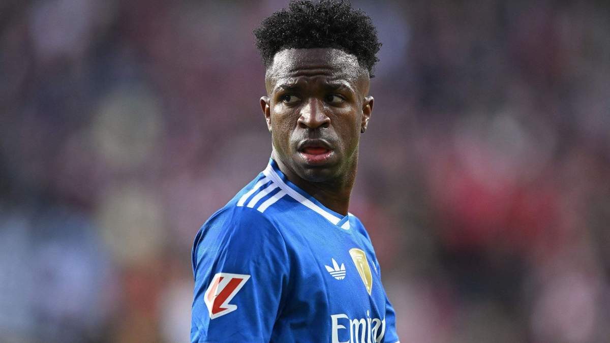 Vinicius jugando un partido con el Real Madrid. 